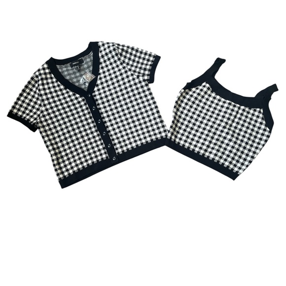 Forever 21 Tops - Forever 21 Black and White Button Down Shirt